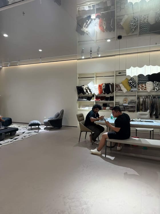 Customer Stores & Showrooms — photo 5