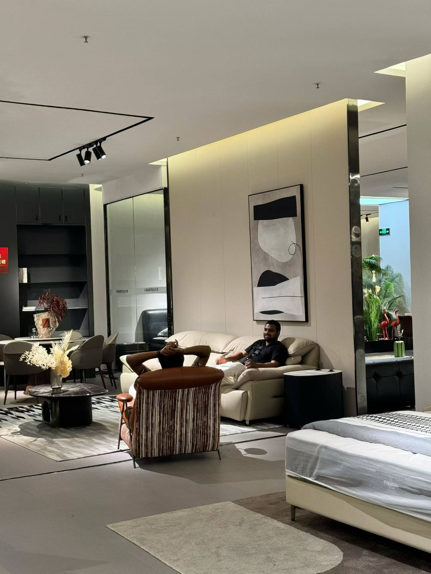 Buyers and partners in the ATTICO CASA showroom