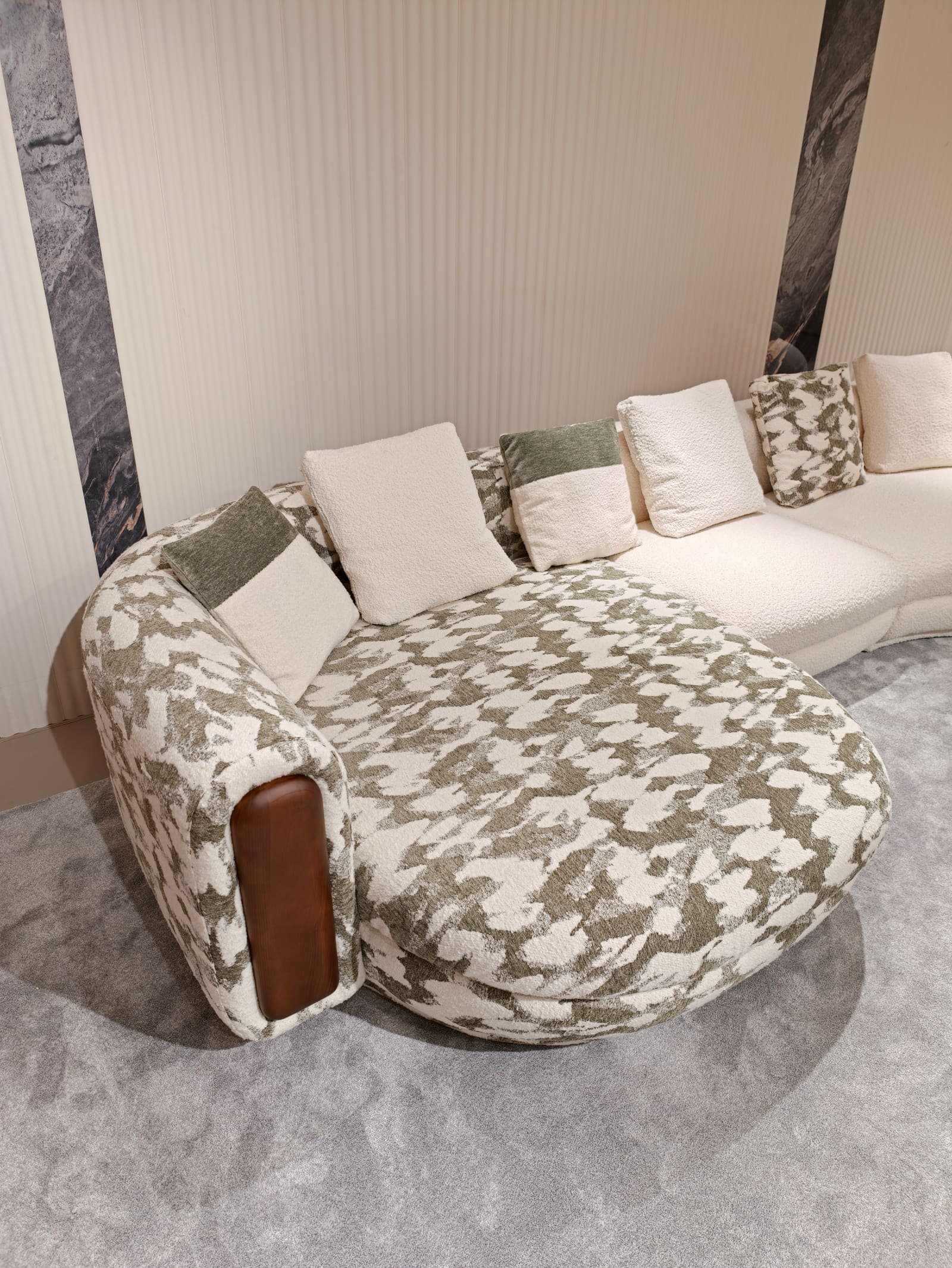 5012 Curved Cream Boucle Modular Sectional Sofa 5