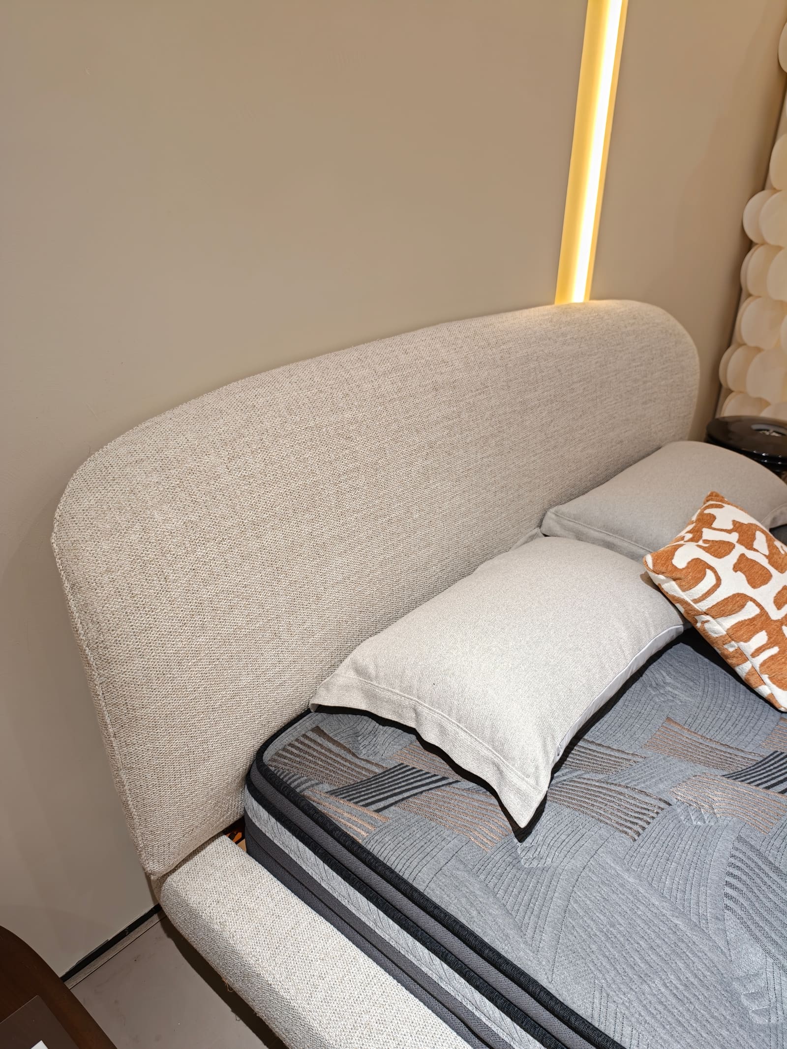 Linen Upholstered Platform Bed with Arched Scalloped Headboard 3
