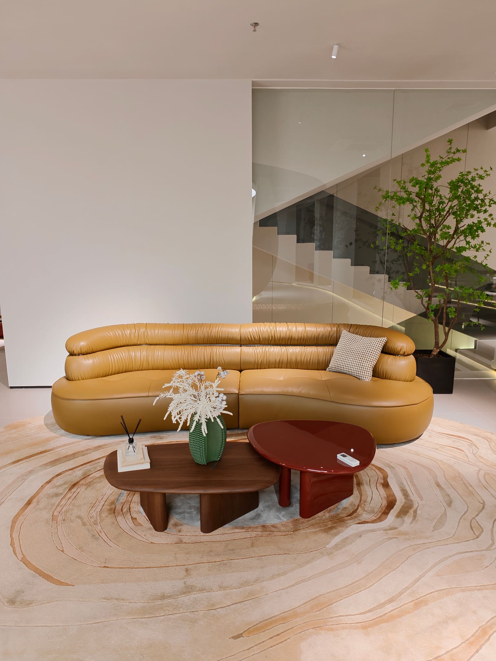 Curved Leather & Eco-Leather Sectional Sofa with Chaise HD2419 2