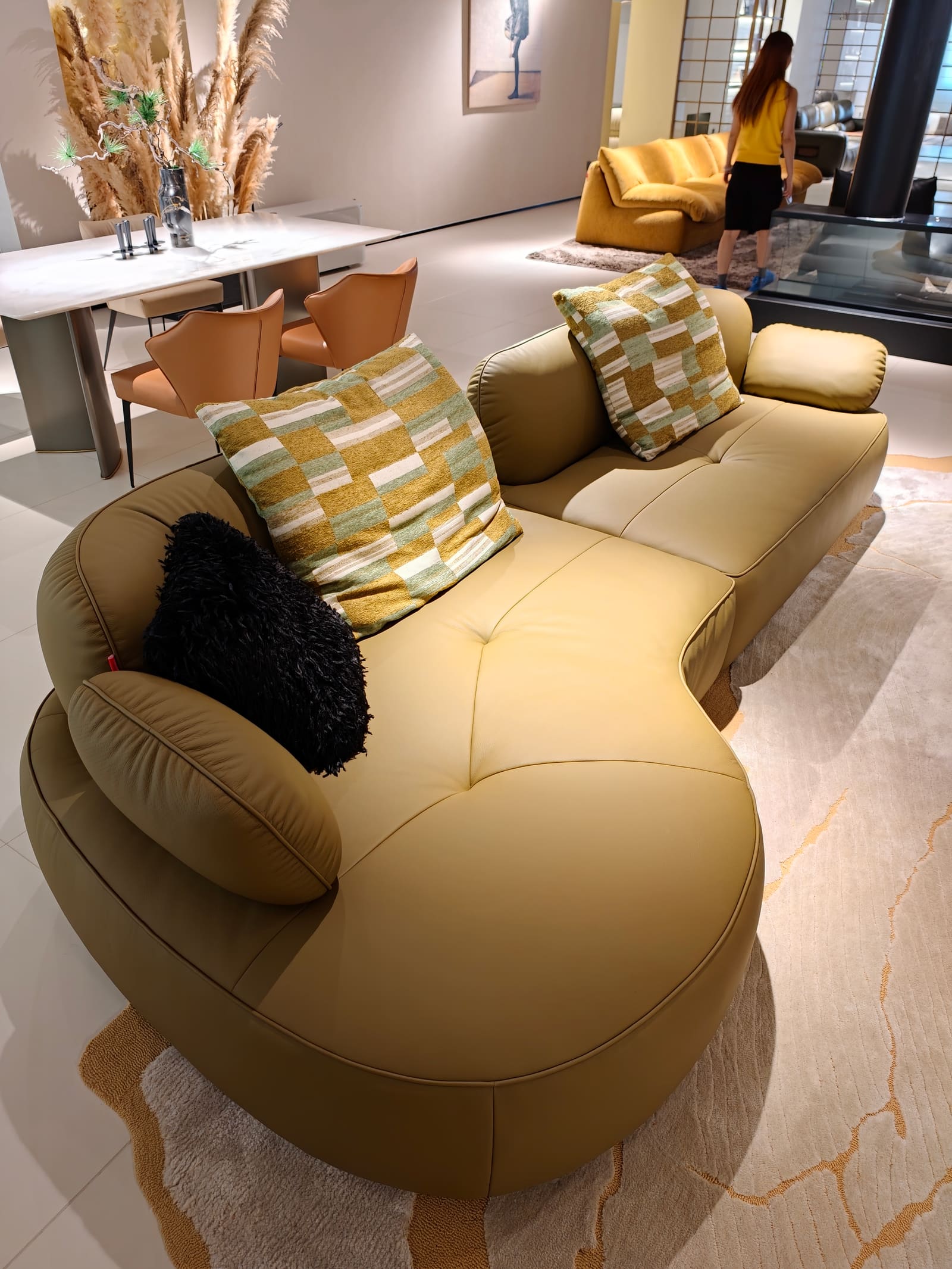 Curved Top-Grain Leather Sofa with 3-Seater and Chaise HD2453 6
